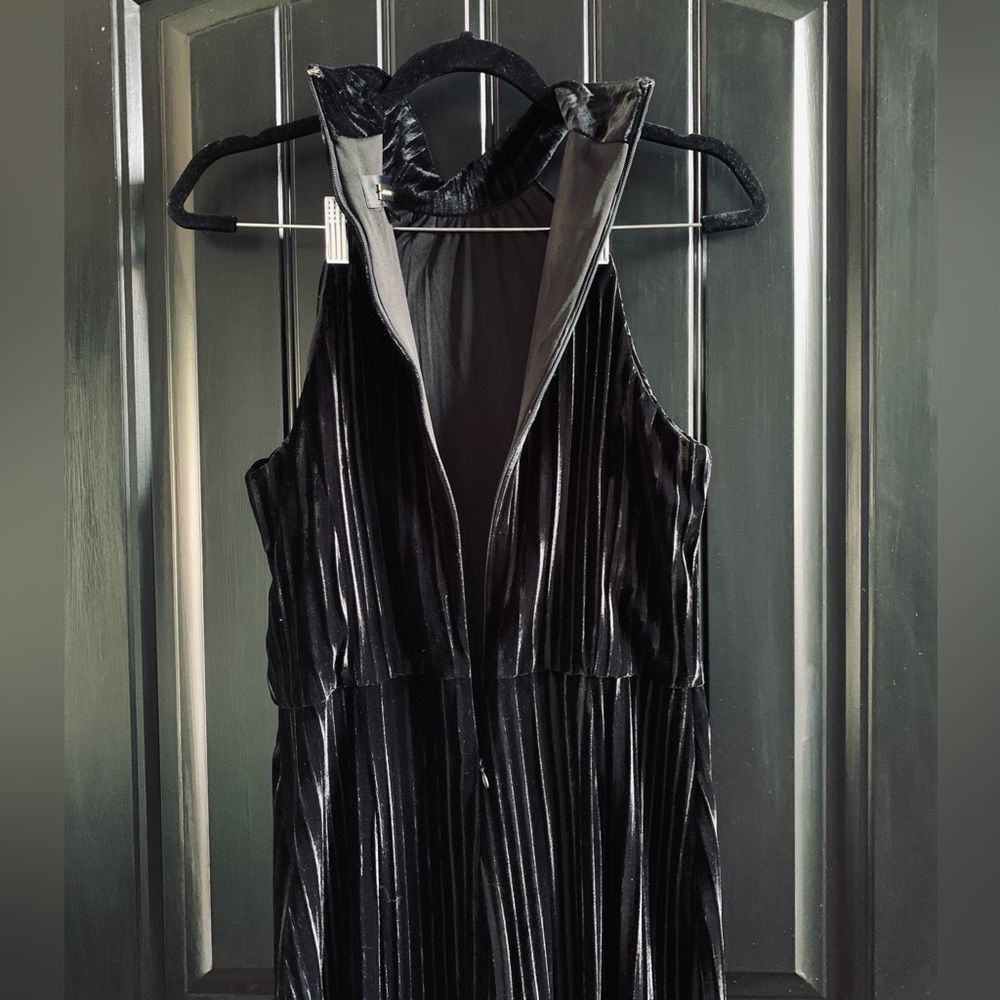 Alexia Admor Meghan Velvet Jumpsuit Black | Size 8 - Picture 7 of 10